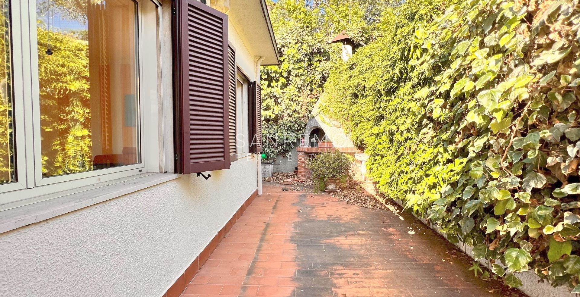 Maison, composée de 2 appartements indépendants, sur la première colline de Sanremo