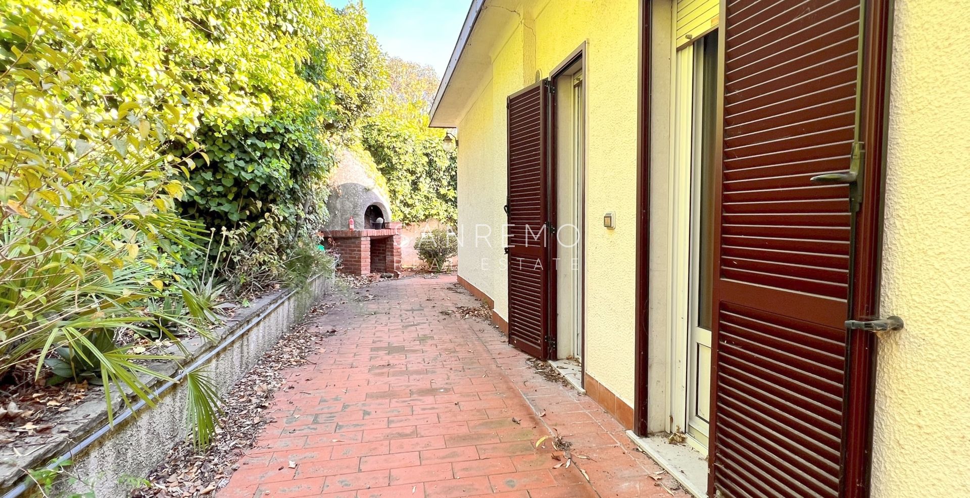 Maison, composée de 2 appartements indépendants, sur la première colline de Sanremo