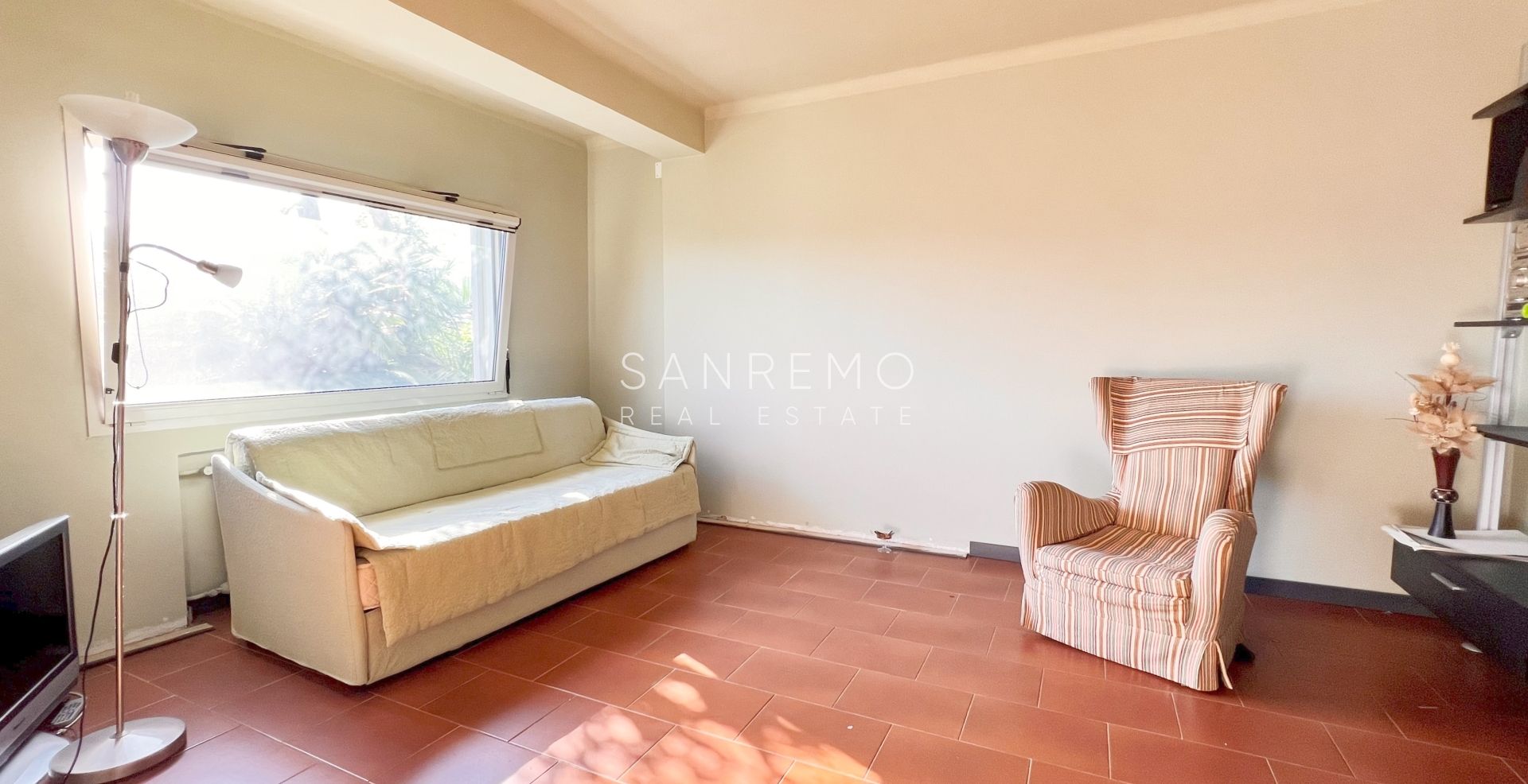 Maison, composée de 2 appartements indépendants, sur la première colline de Sanremo