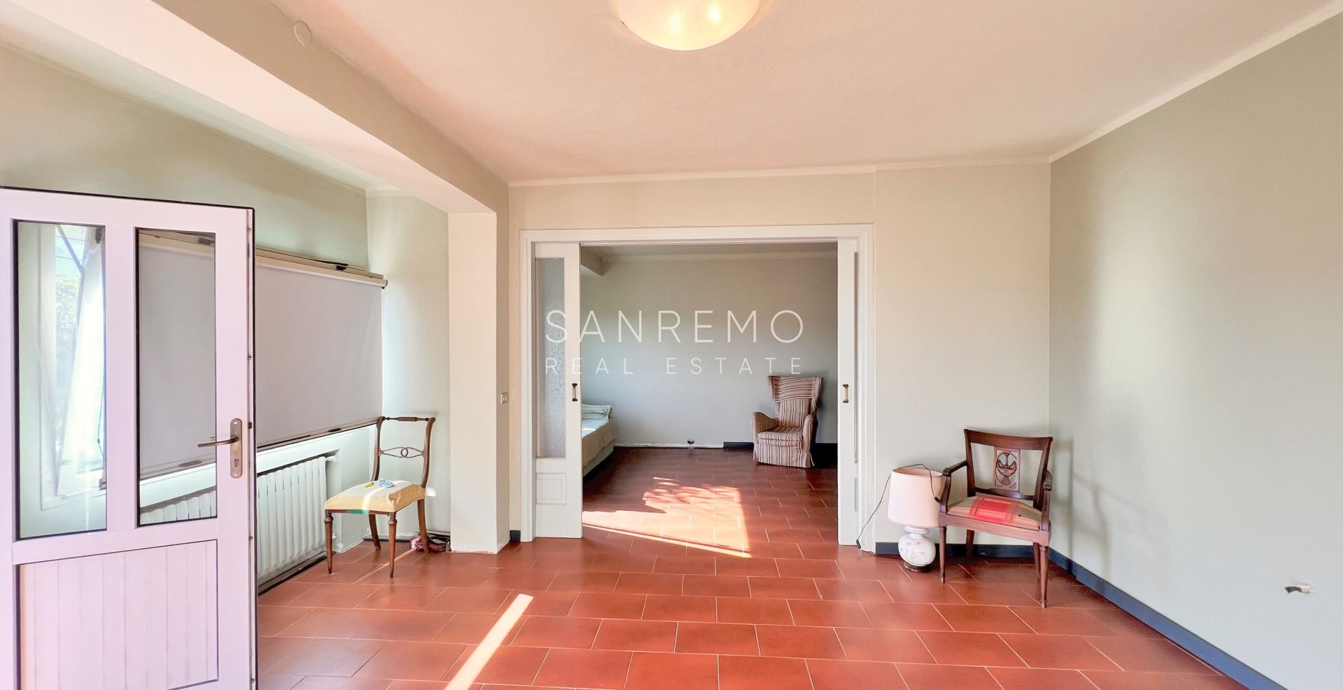 Maison, composée de 2 appartements indépendants, sur la première colline de Sanremo