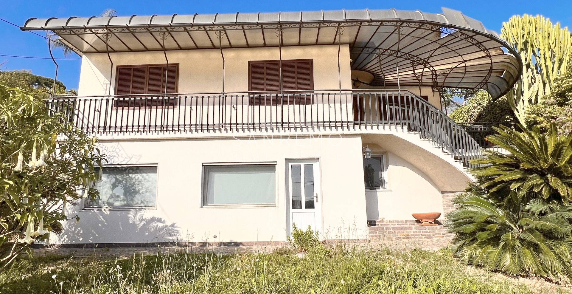 Maison, composée de 2 appartements indépendants, sur la première colline de Sanremo
