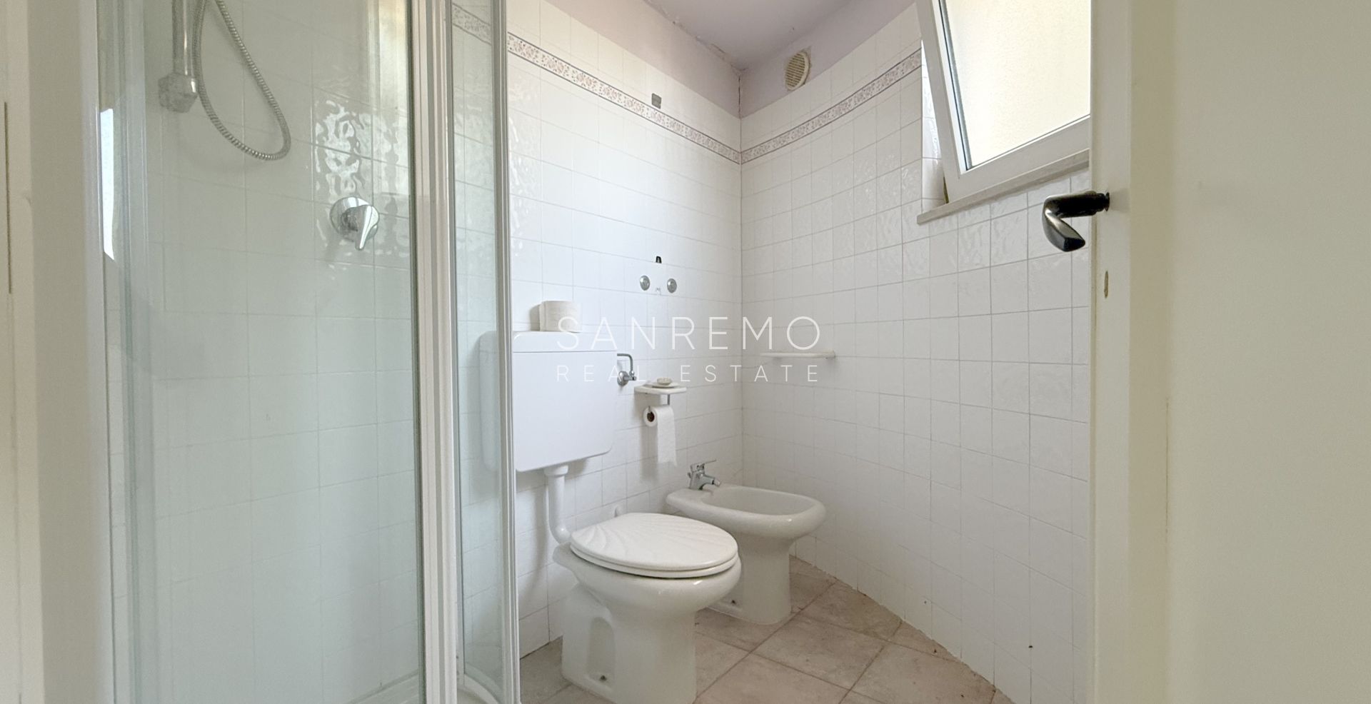 Maison, composée de 2 appartements indépendants, sur la première colline de Sanremo