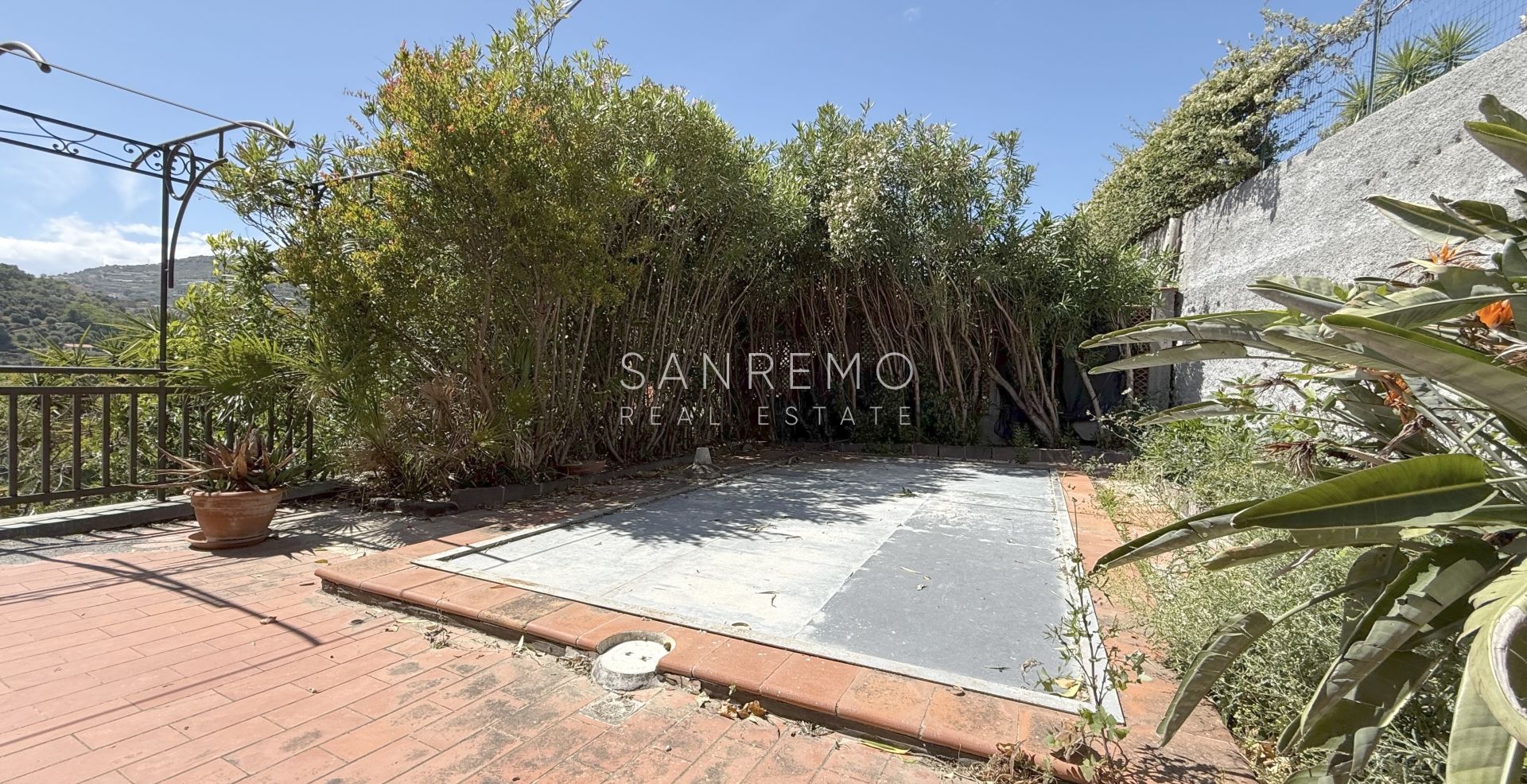 Maison, composée de 2 appartements indépendants, sur la première colline de Sanremo