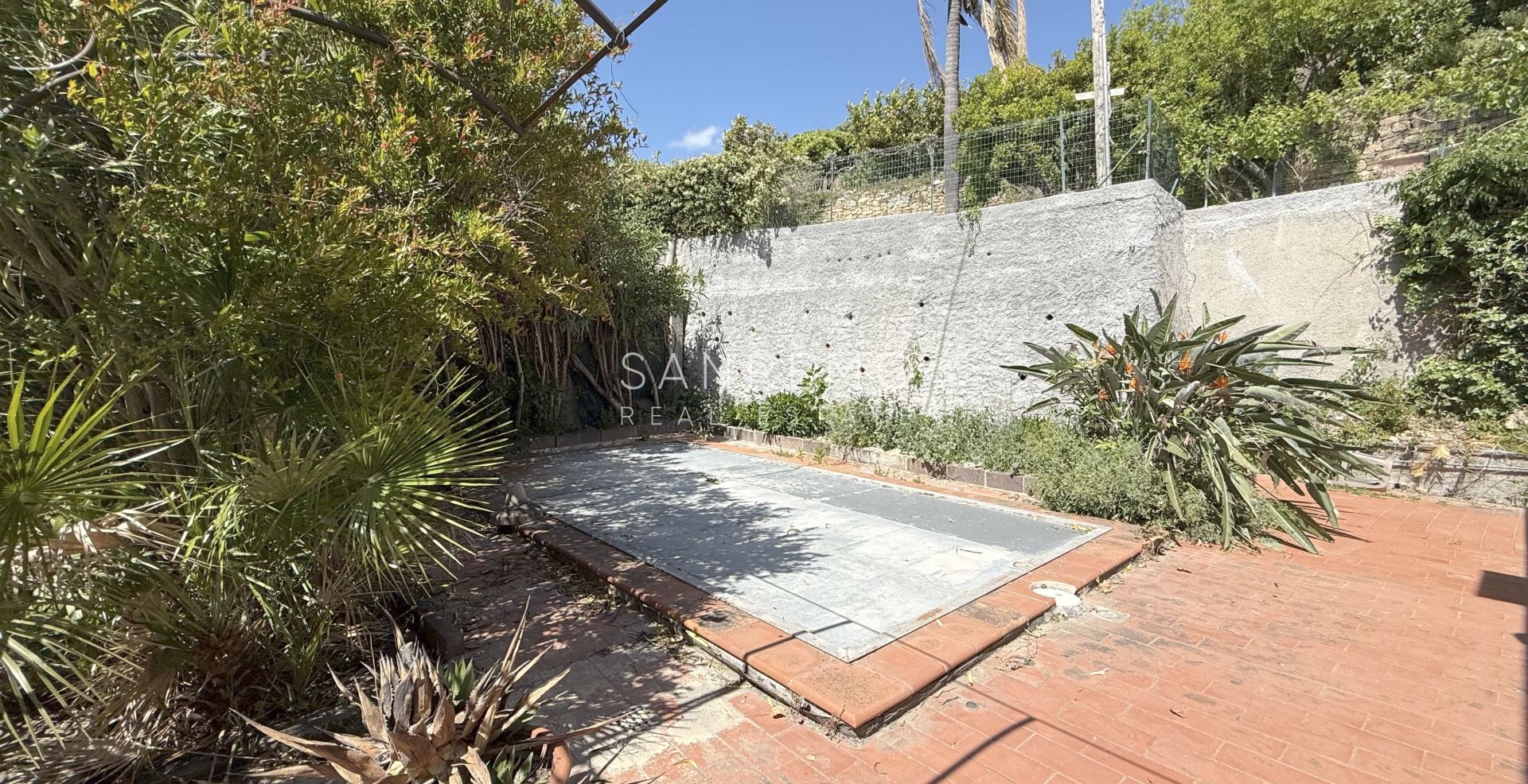Maison, composée de 2 appartements indépendants, sur la première colline de Sanremo