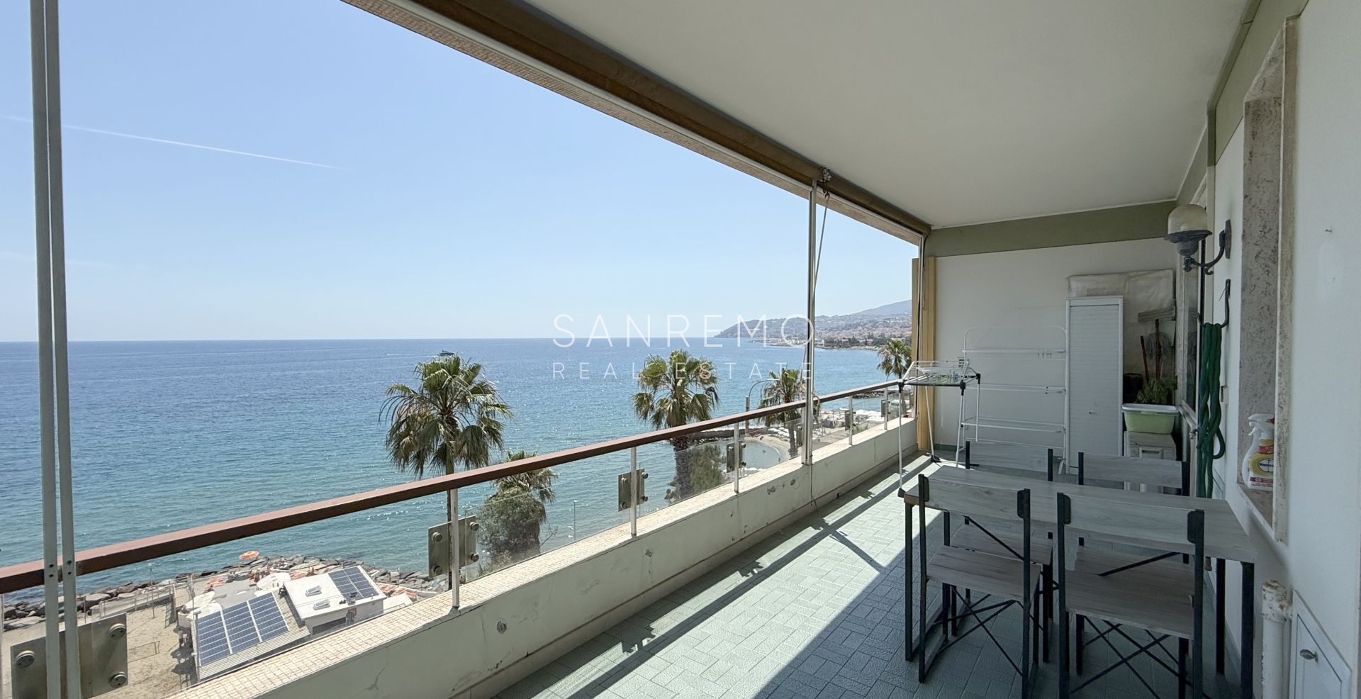 Spacieux deux-pièces offrant une vue imprenable sur l’ensemble du Golfe de Sanremo