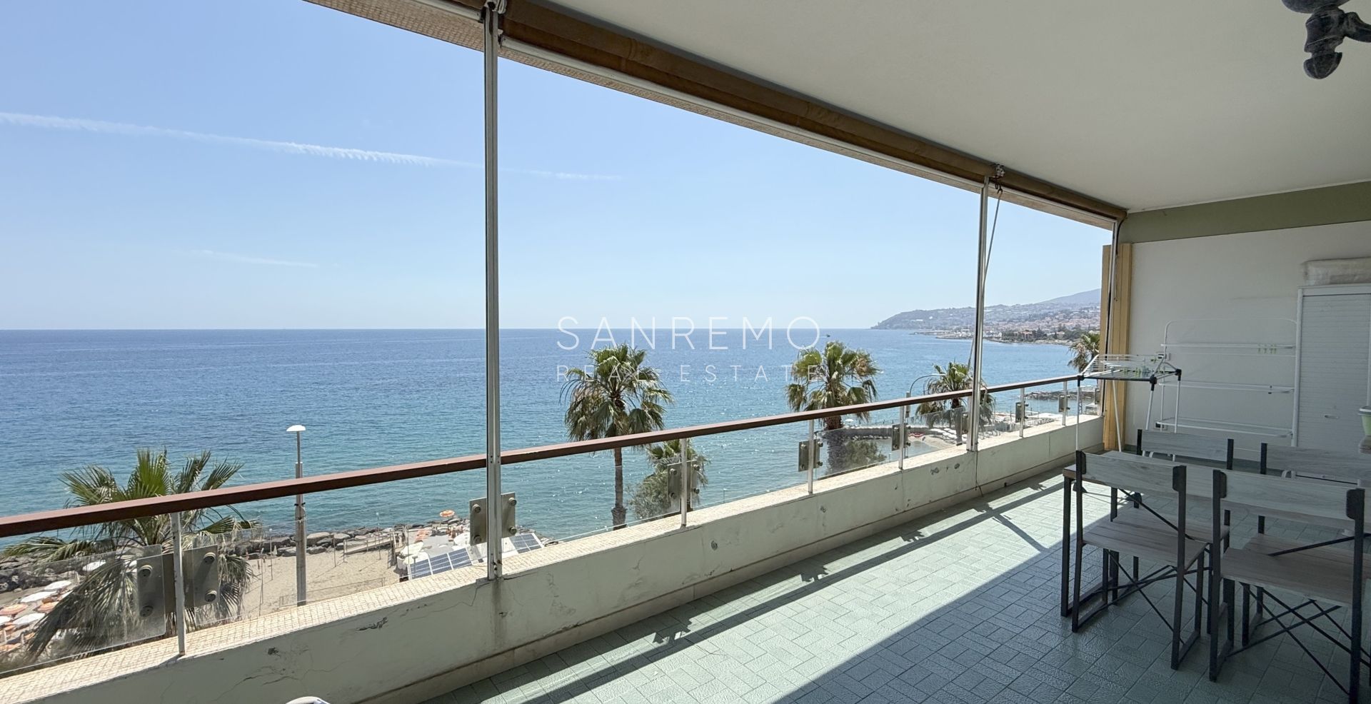Spacieux deux-pièces offrant une vue imprenable sur l’ensemble du Golfe de Sanremo