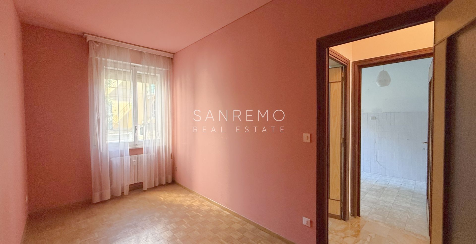Lumineux appartement de trois pièces avec une grande terrasse entourée de verdure