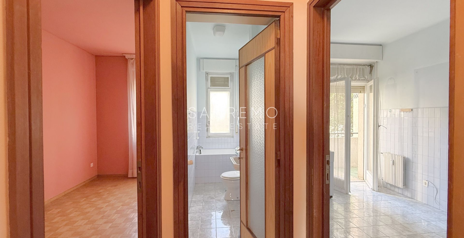 Lumineux appartement de trois pièces avec une grande terrasse entourée de verdure