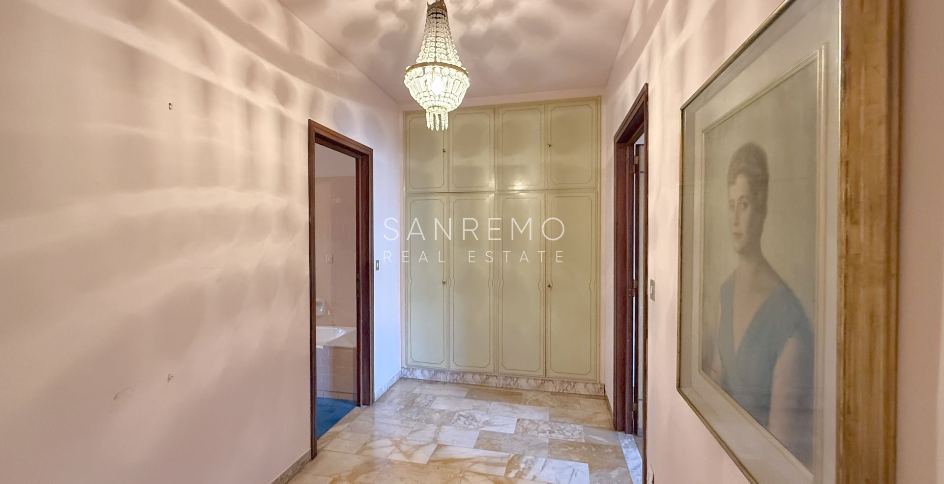 Lumineux appartement de trois pièces avec une grande terrasse entourée de verdure