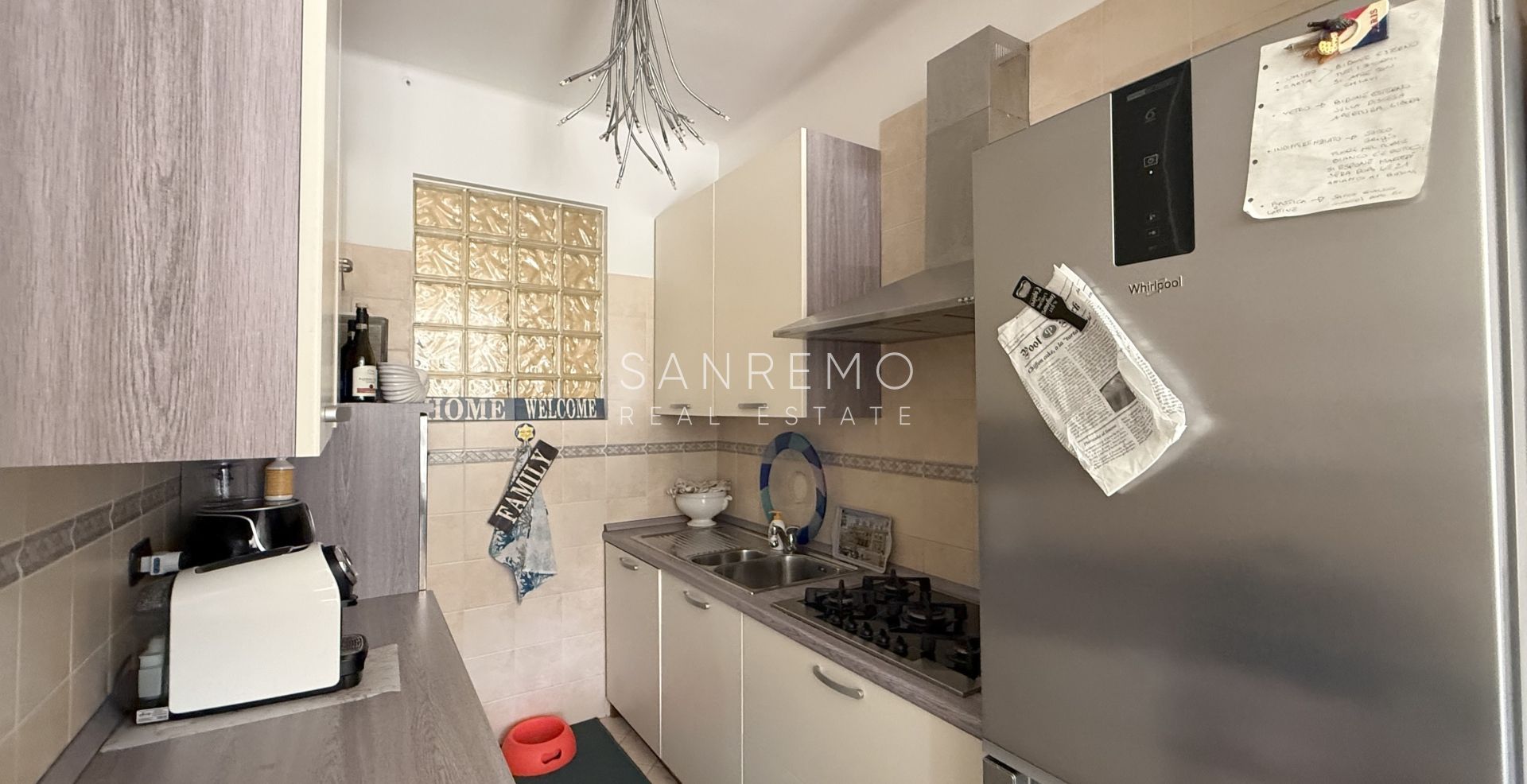 Appartement deux pièces avec grande terrasse entourée de verdure