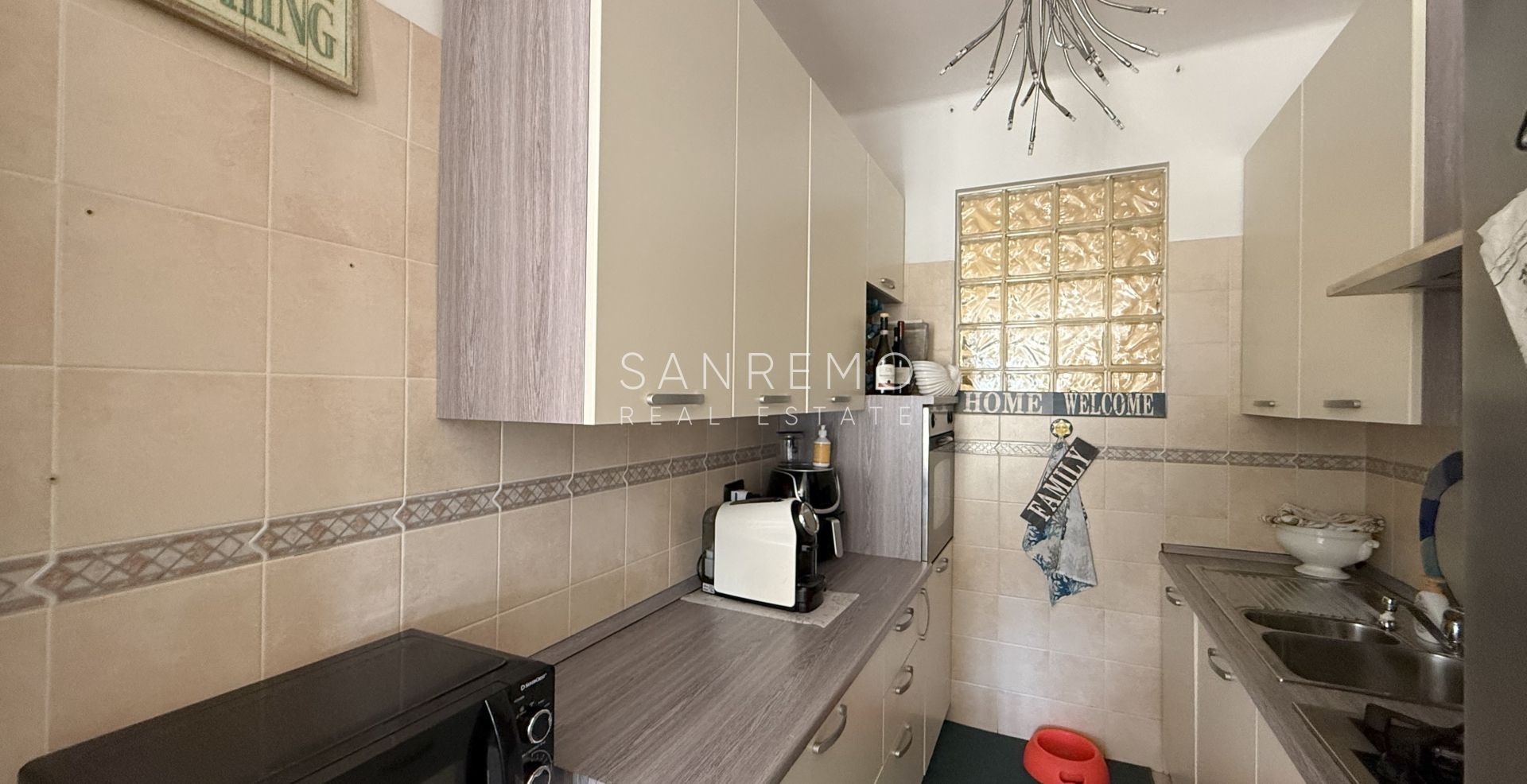 Appartement deux pièces avec grande terrasse entourée de verdure