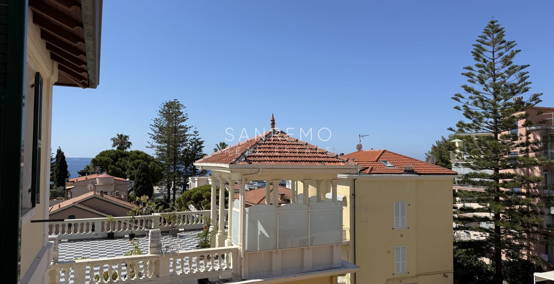 Appartement de deux pièces entièrement rénové à seulement 50 mètres de la mer