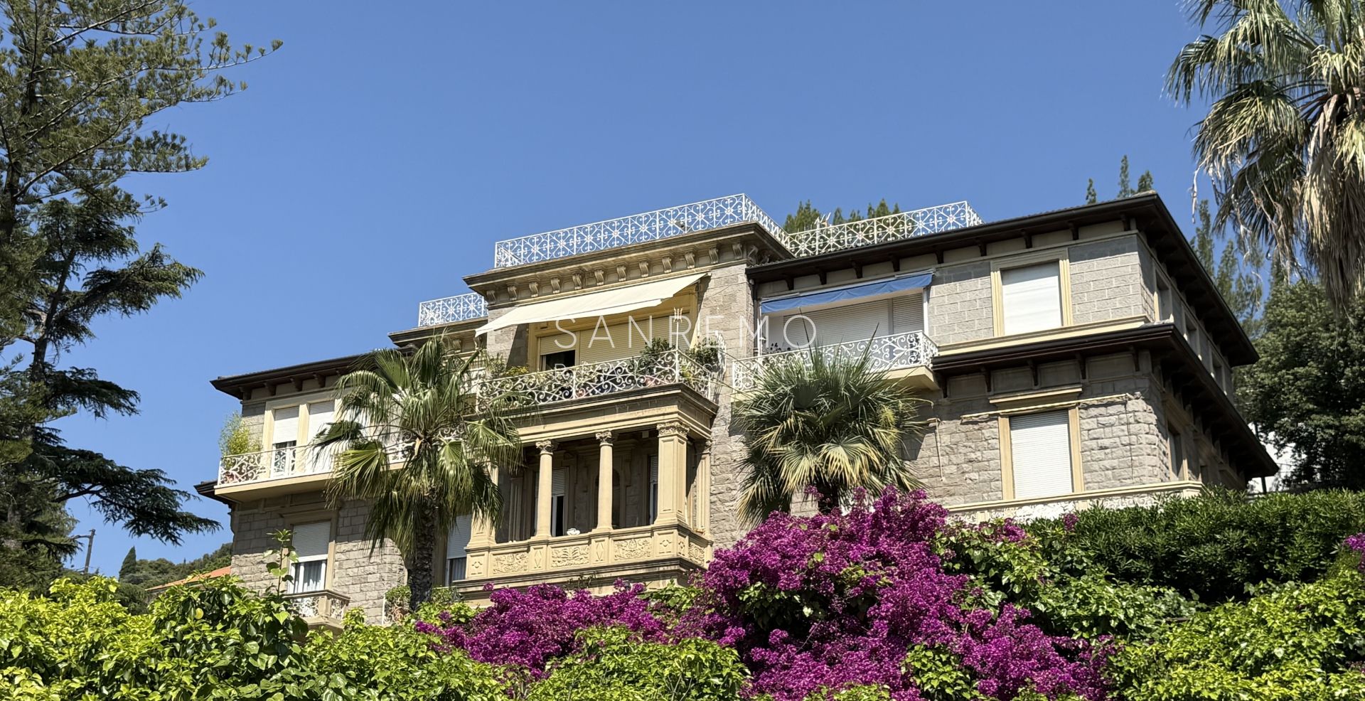Prestigieux appartement dans une villa avec une splendide vue sur la mer
