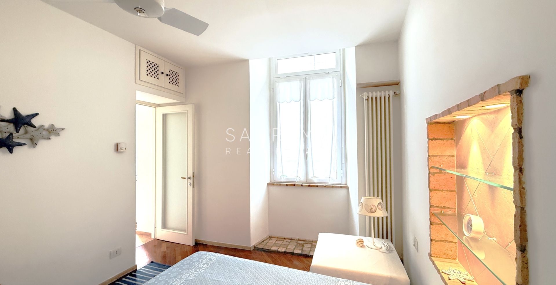Appartement entièrement rénové au cœur de la ville, dans un immeuble de caractère