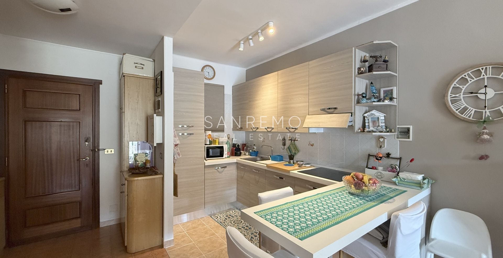 Charmant appartement deux pièces avec un agréable espace extérieur