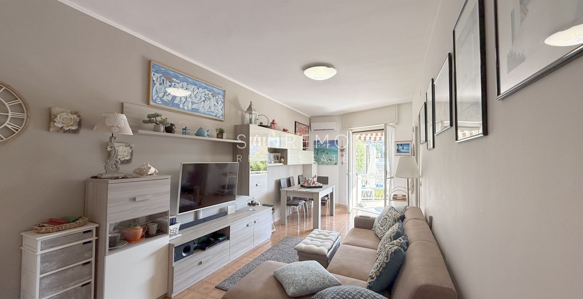 Charmant appartement deux pièces avec un agréable espace extérieur