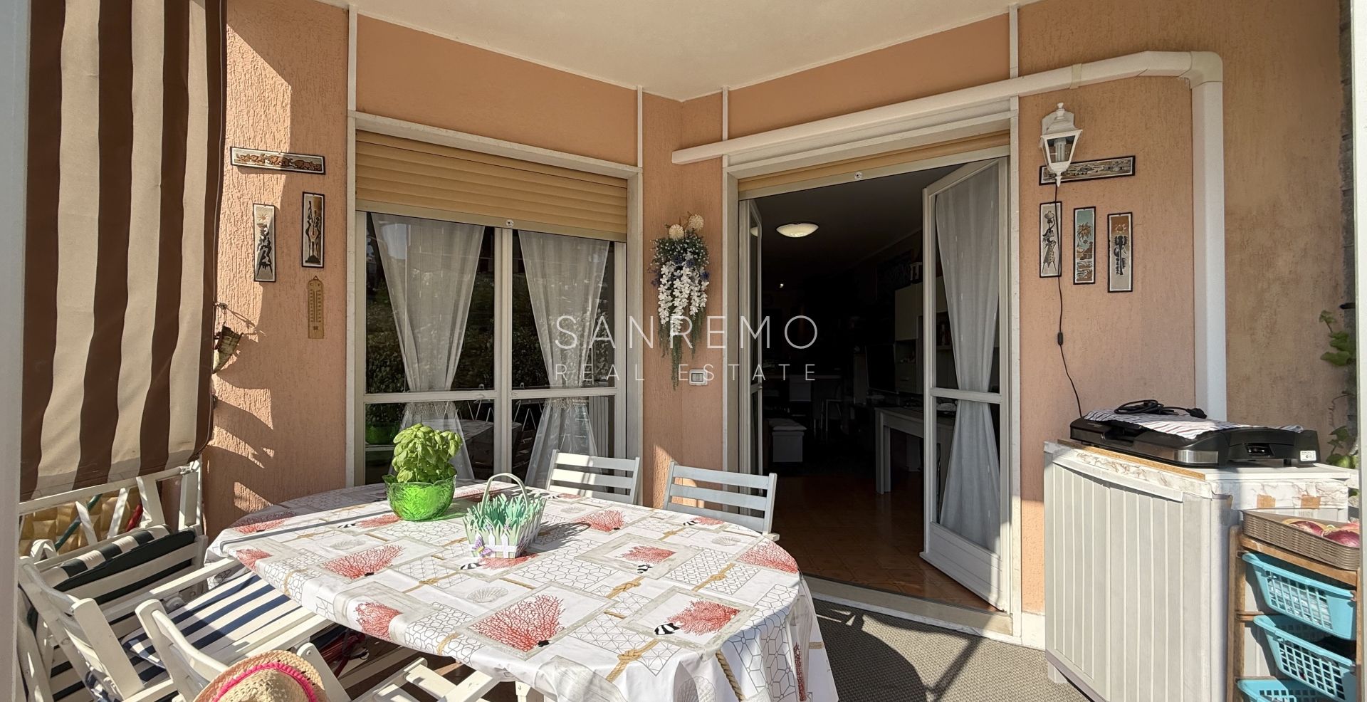 Charmant appartement deux pièces avec un agréable espace extérieur