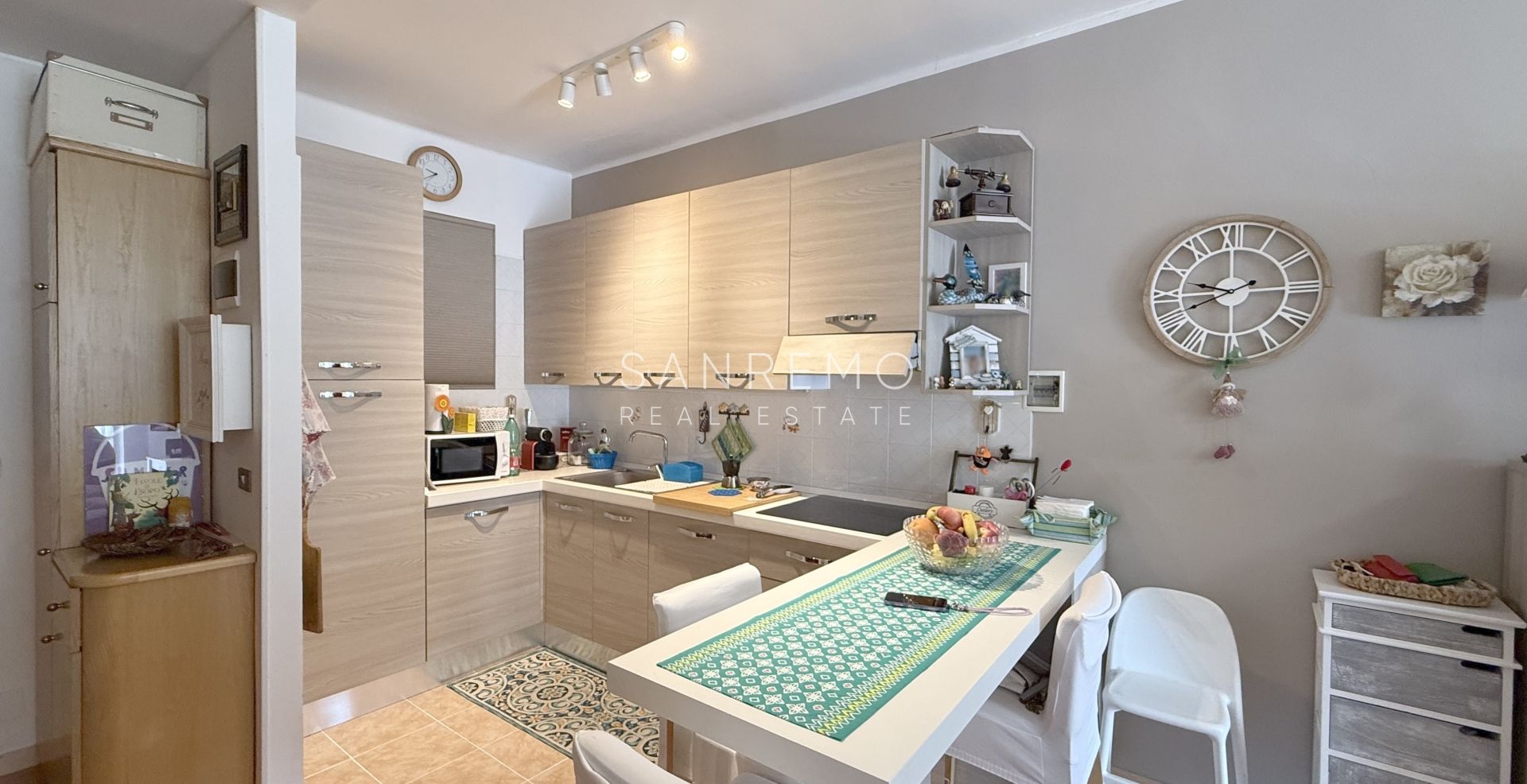 Charmant appartement deux pièces avec un agréable espace extérieur