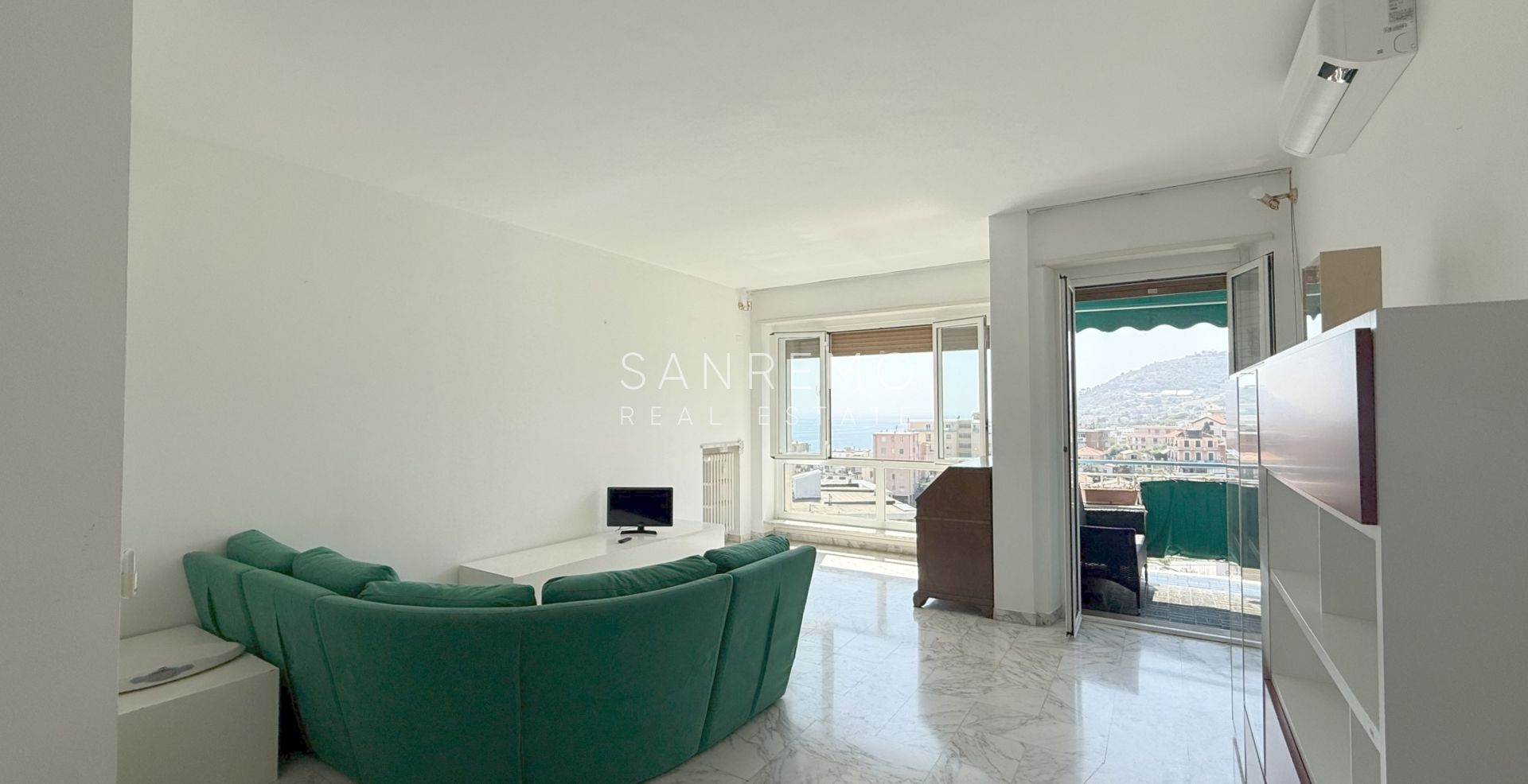 Appartement lumineux avec terrasse à quelques minutes à pied de la mer