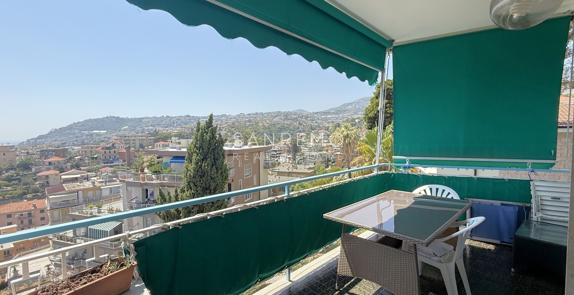 Appartement lumineux avec terrasse à quelques minutes à pied de la mer