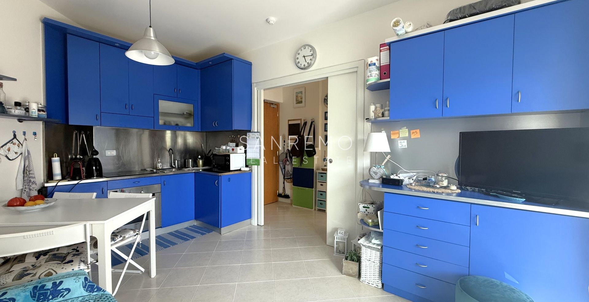 Charmant deux-pièces avec jardin privé et garage