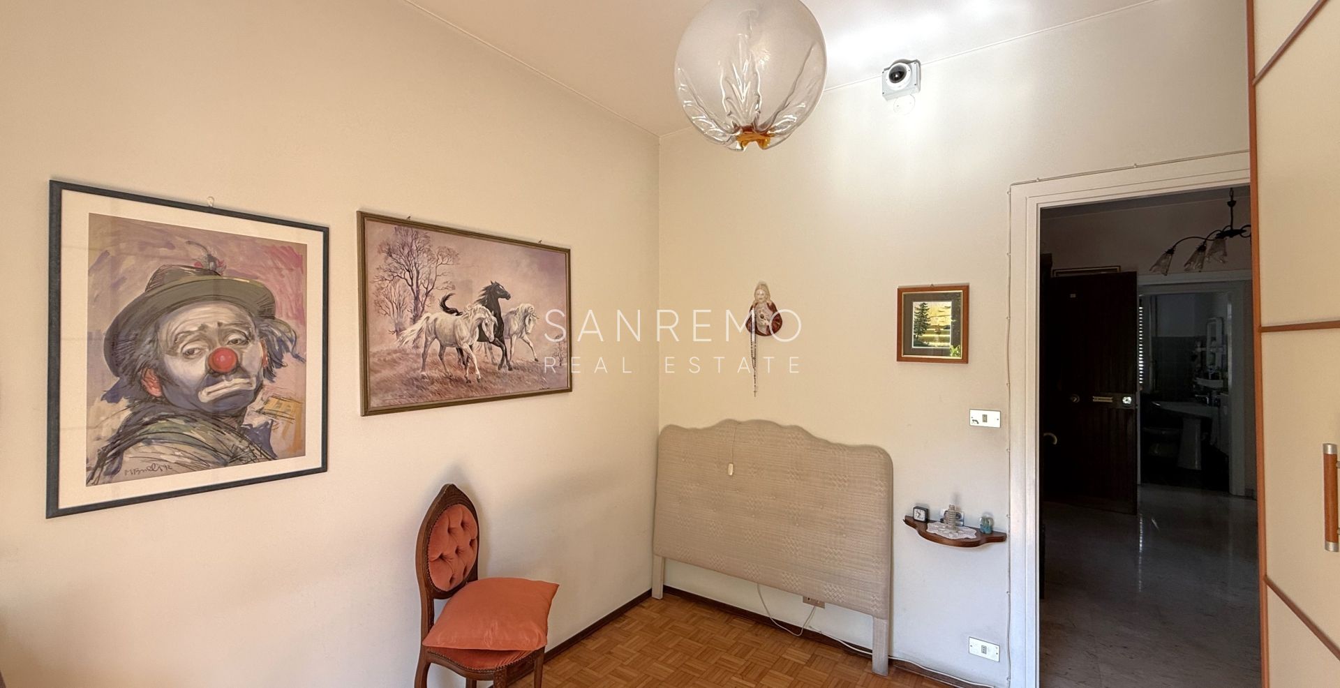 Appartement lumineux de quatre pièces à quelques mètres de la place du marché