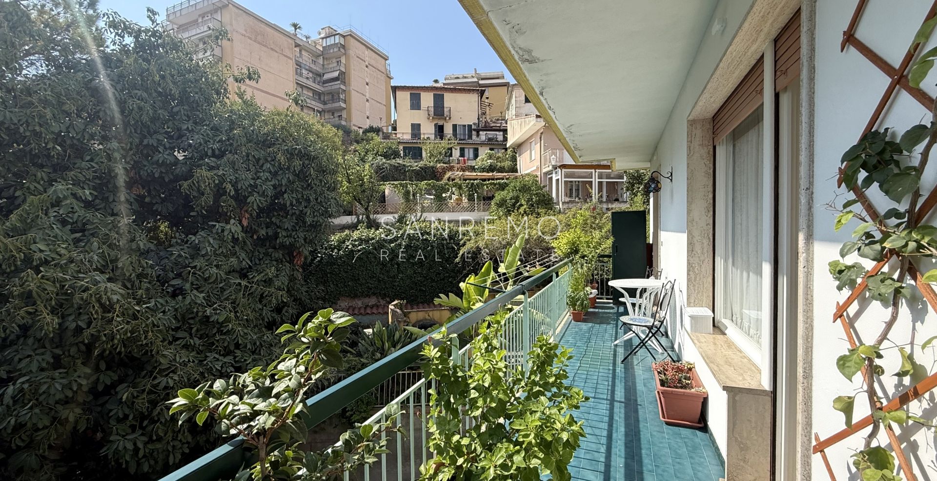 Appartement lumineux de quatre pièces à quelques mètres de la place du marché