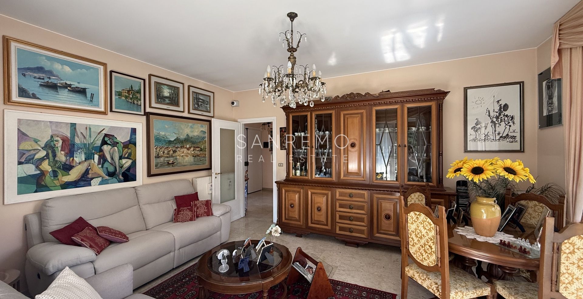Appartement lumineux de quatre pièces à quelques mètres de la place du marché
