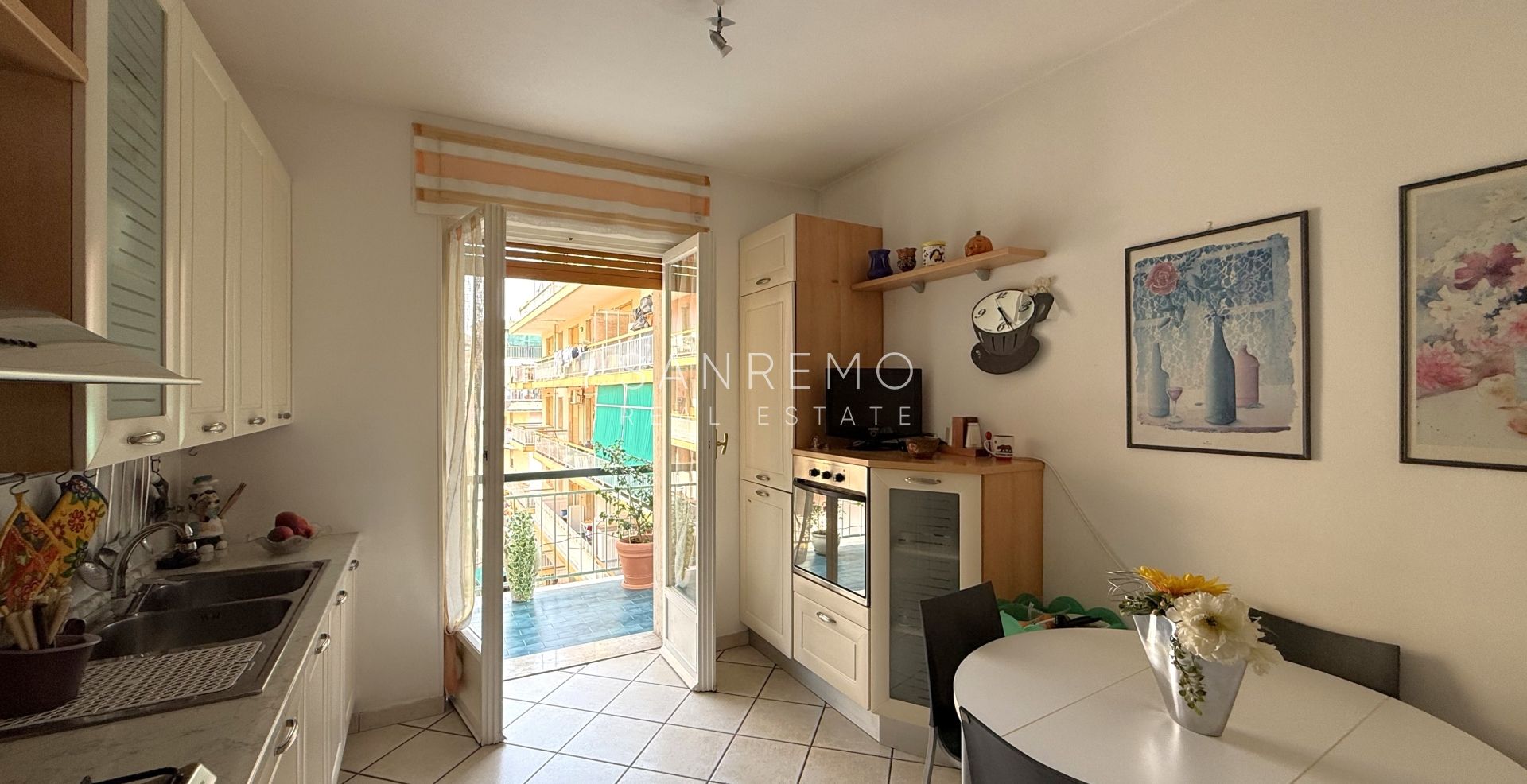 Appartement lumineux de quatre pièces à quelques mètres de la place du marché