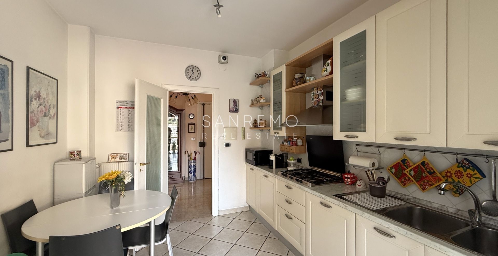 Appartement lumineux de quatre pièces à quelques mètres de la place du marché