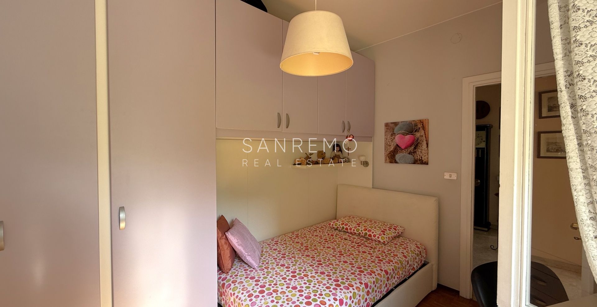 Appartement lumineux de quatre pièces à quelques mètres de la place du marché