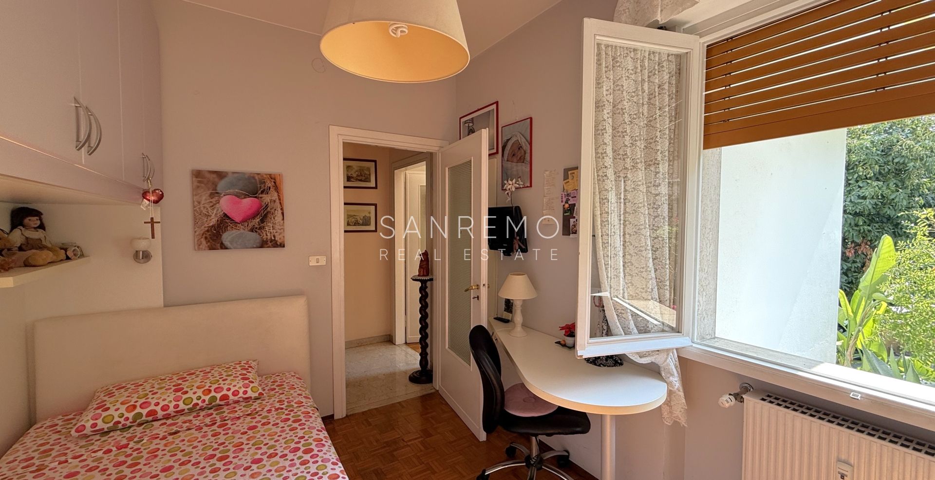Appartement lumineux de quatre pièces à quelques mètres de la place du marché