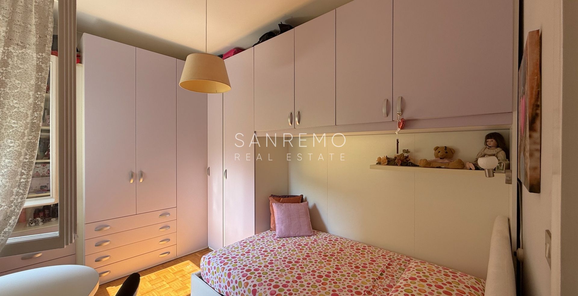 Appartement lumineux de quatre pièces à quelques mètres de la place du marché