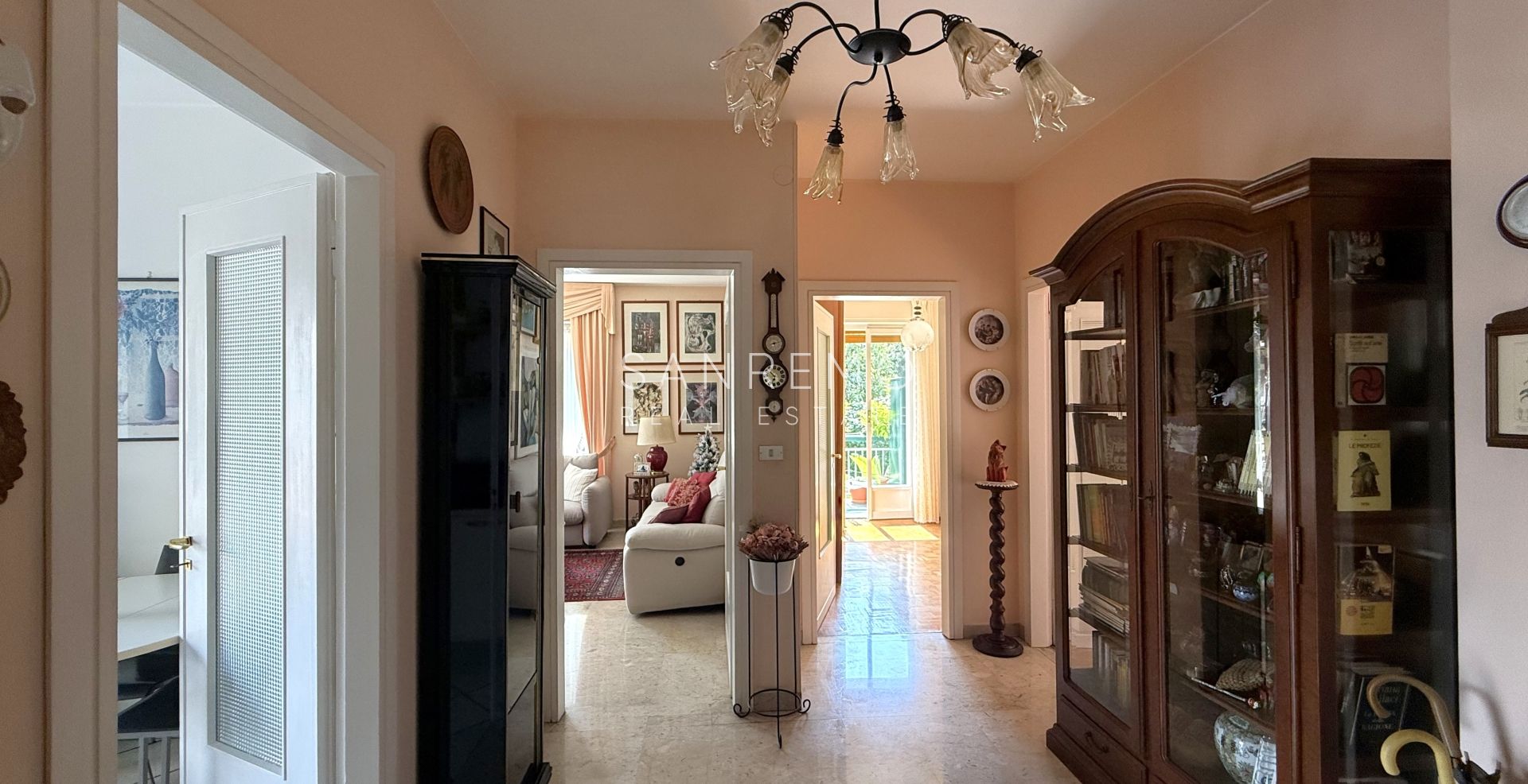 Appartement lumineux de quatre pièces à quelques mètres de la place du marché