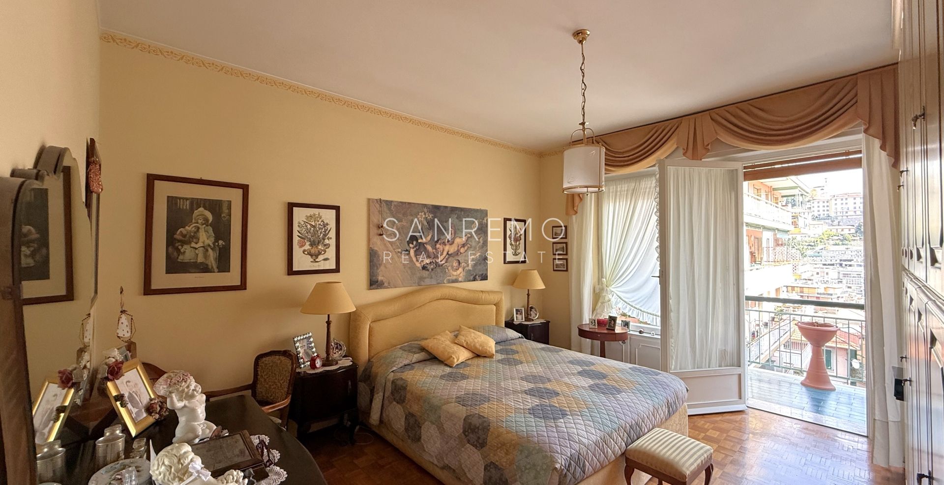 Appartement lumineux de quatre pièces à quelques mètres de la place du marché
