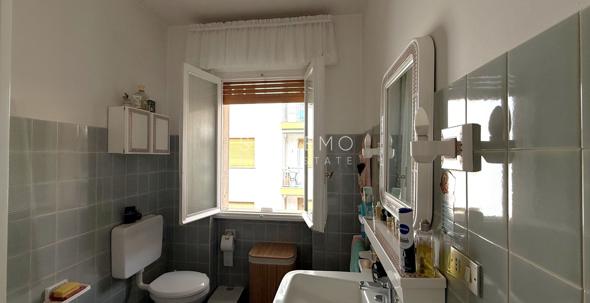 Appartement lumineux de quatre pièces à quelques mètres de la place du marché