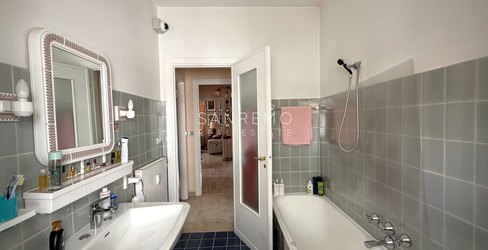 Appartement lumineux de quatre pièces à quelques mètres de la place du marché