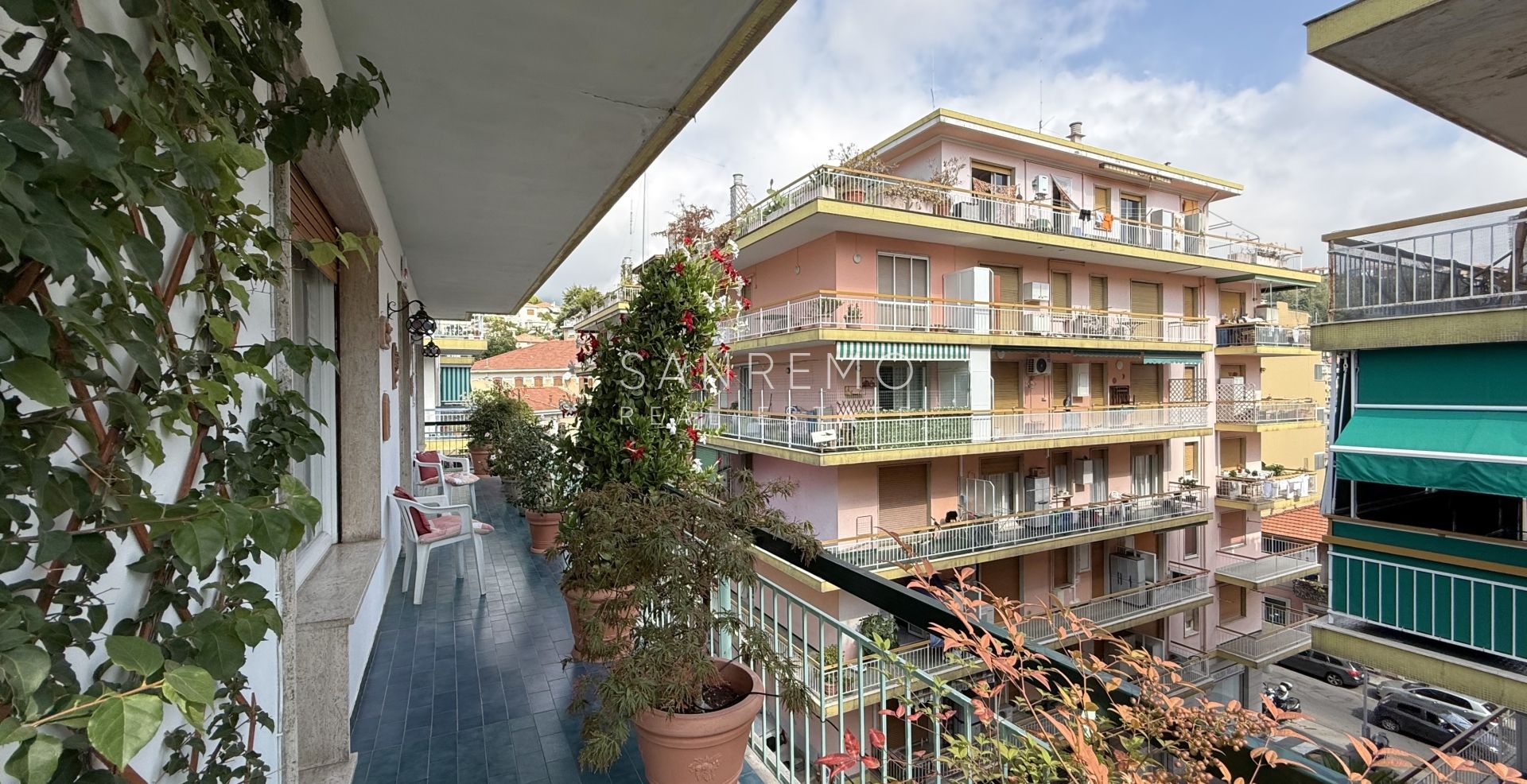 Appartement lumineux de quatre pièces à quelques mètres de la place du marché