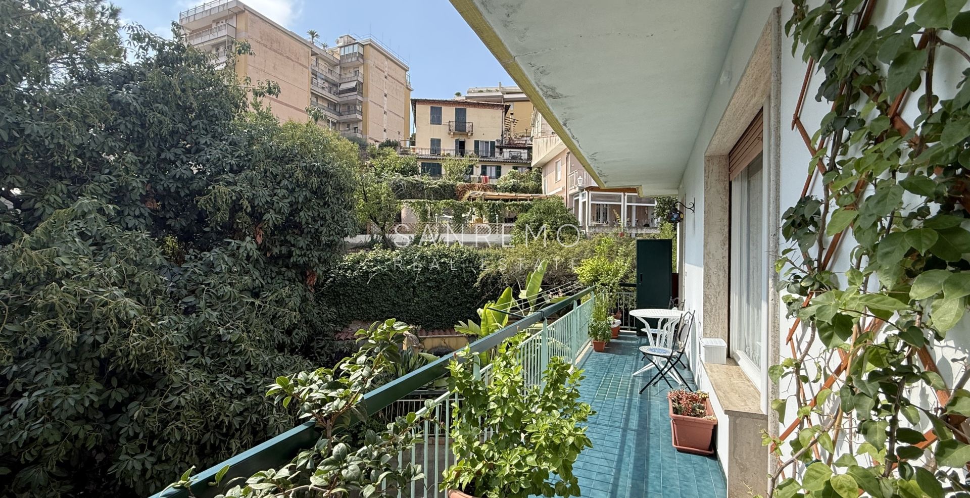 Appartement lumineux de quatre pièces à quelques mètres de la place du marché