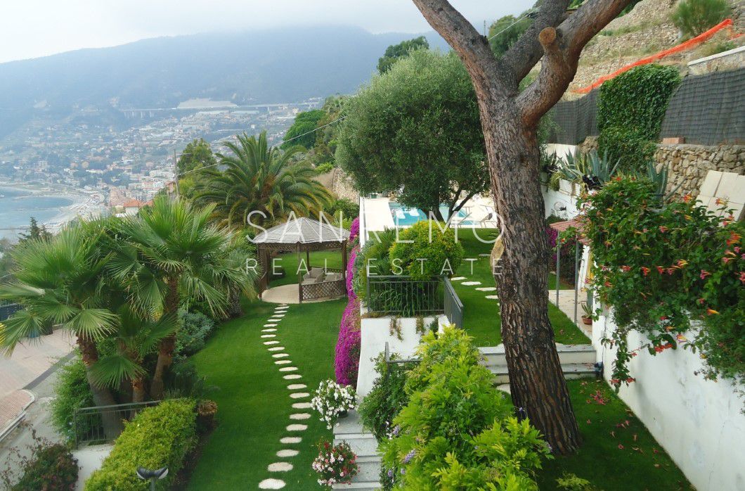 Villa de luxe avec piscine, vue mer et jardin