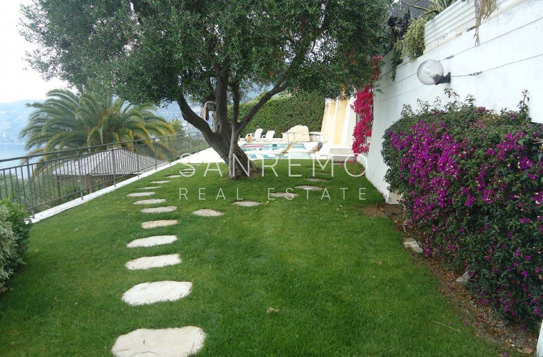 Villa de luxe avec piscine, vue mer et jardin