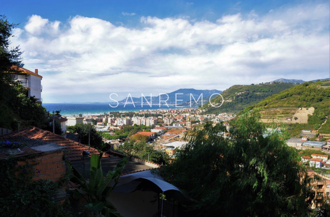 Ville entourée de verdure voisin Bordighera 