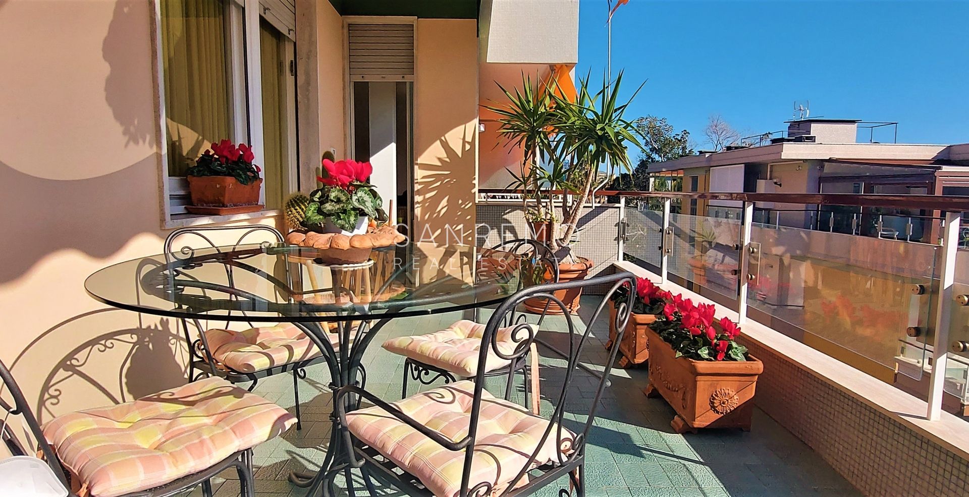 Grand appartement avec grandes terrasses proche des plages