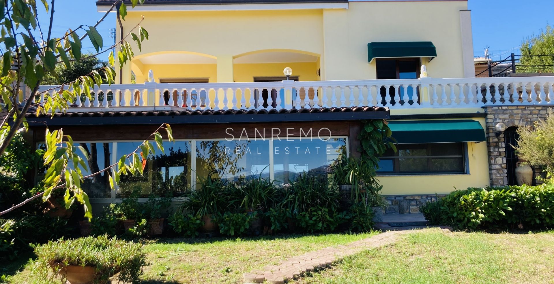 Maison avec piscine et vue mer à Sanremo