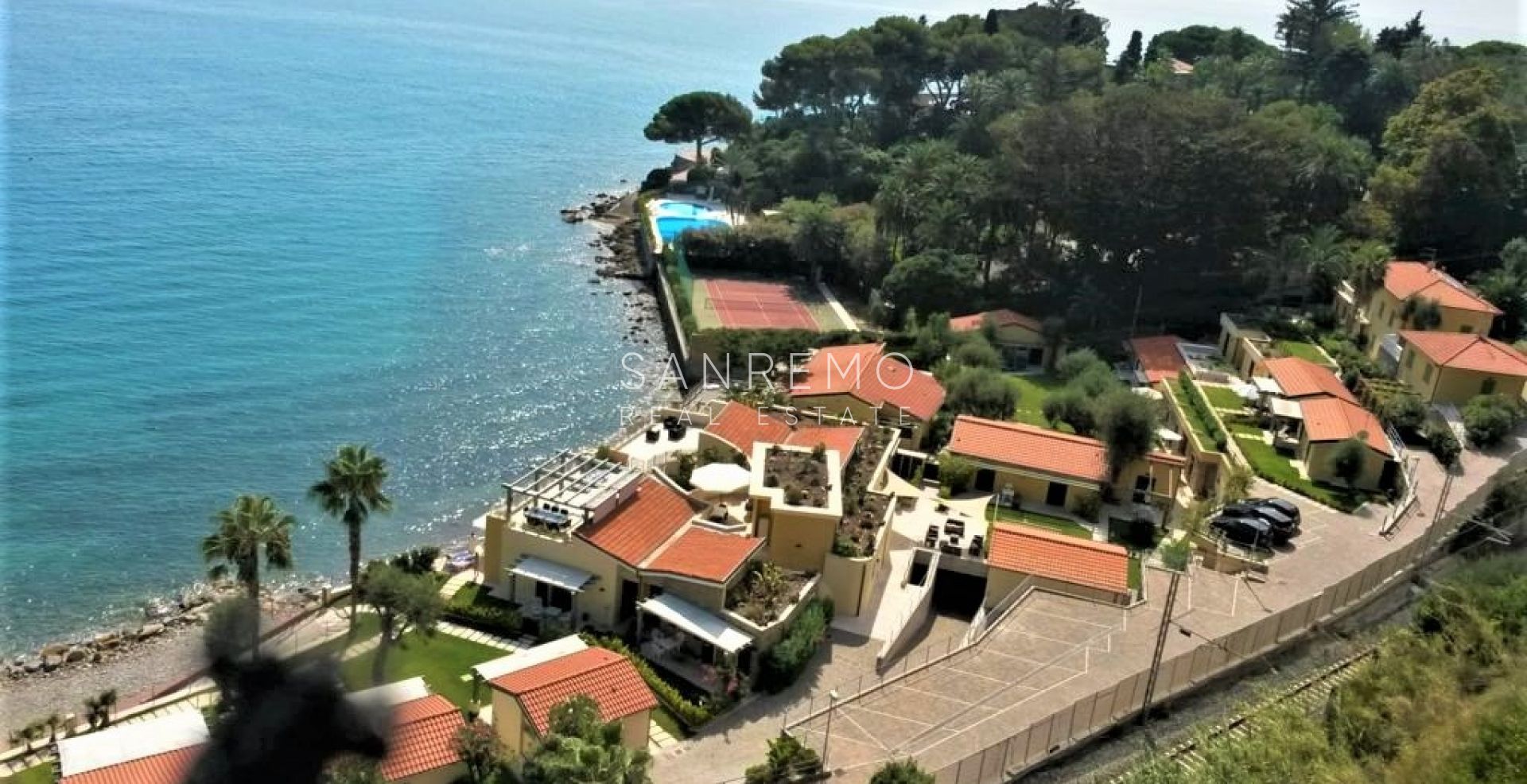 Petite maison avec jardin et piscine privée