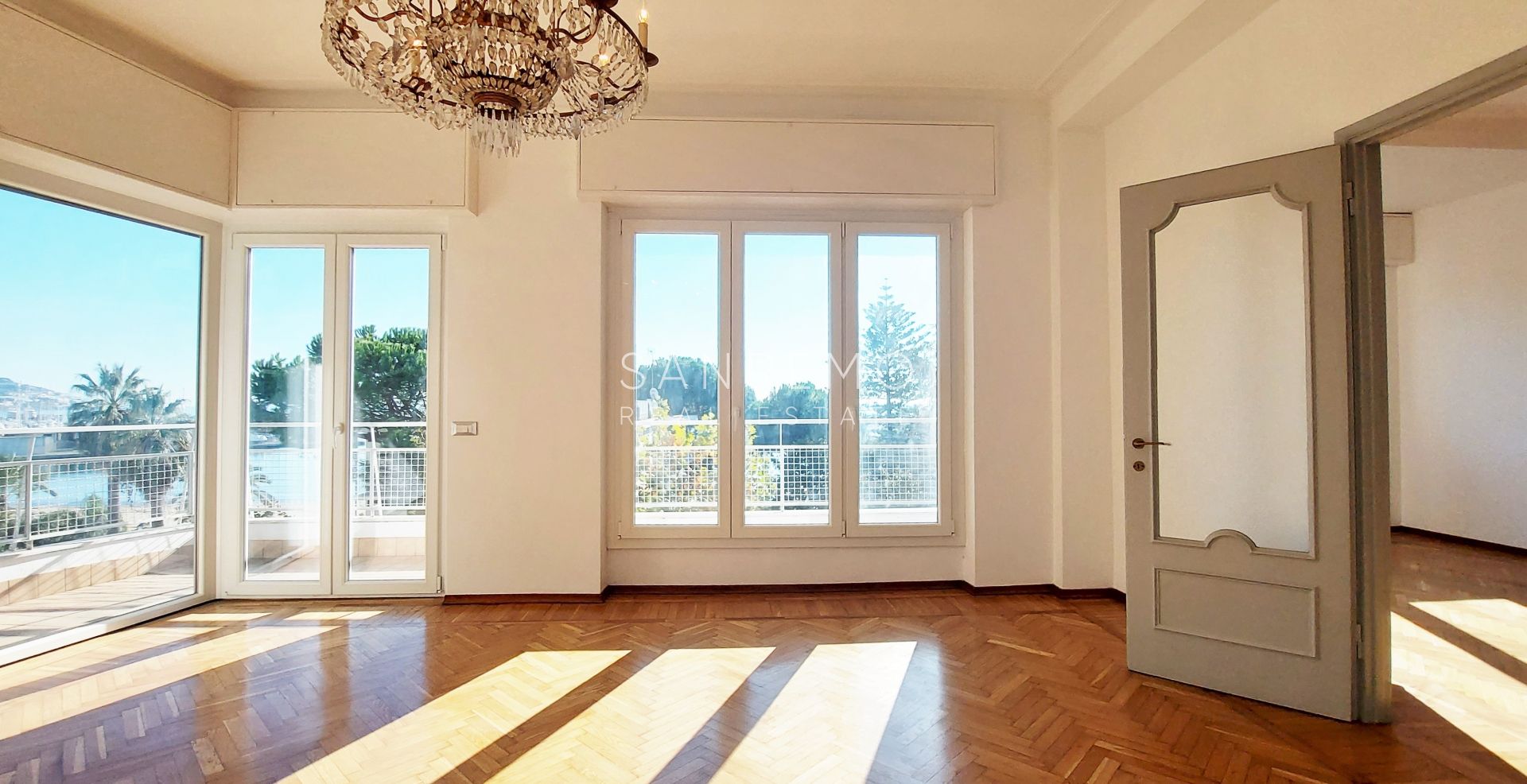 Grand Appartement central avec jolie vue mer