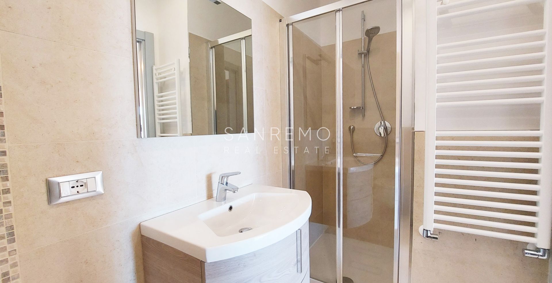 Grand Appartement central avec jolie vue mer