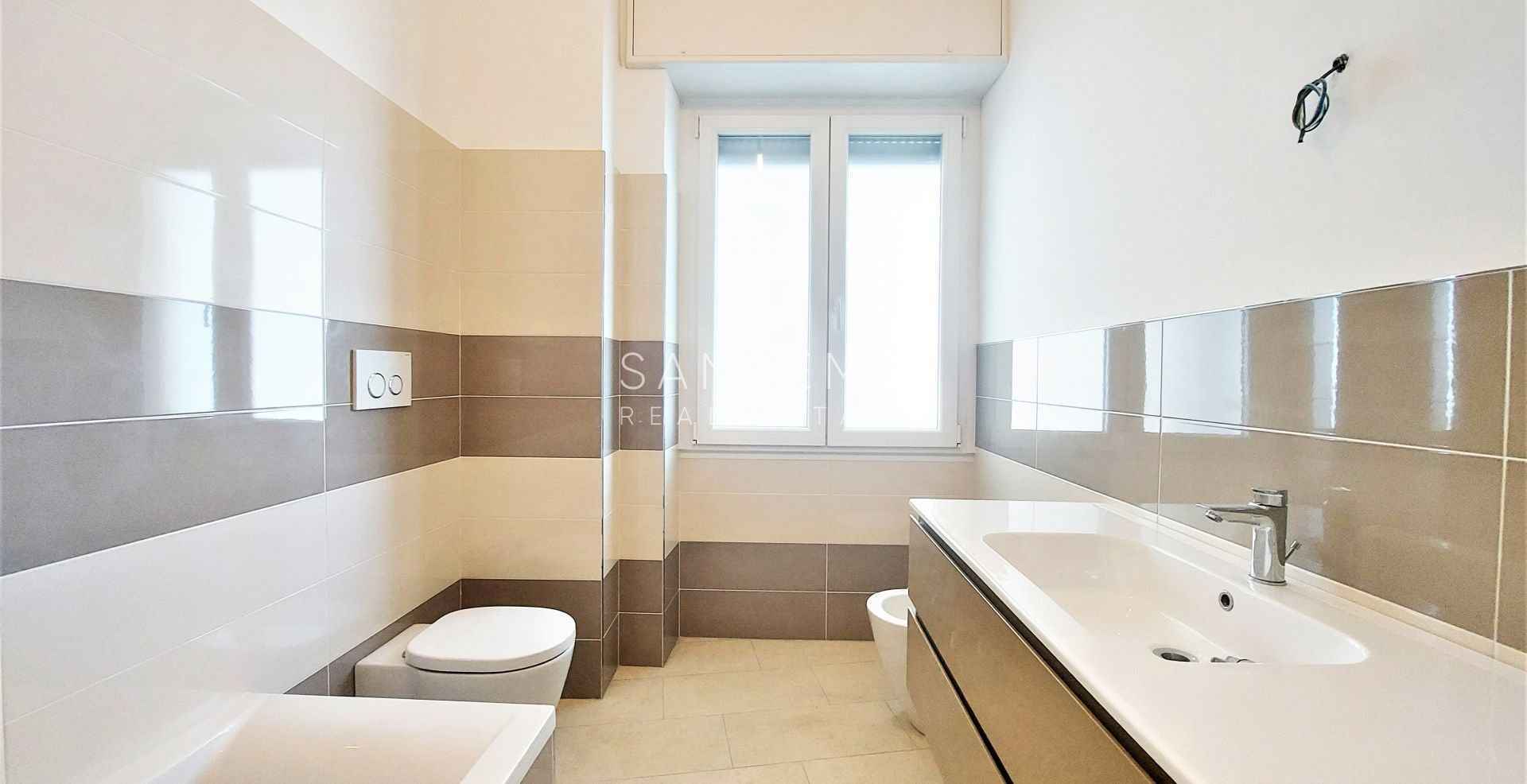 Grand Appartement central avec jolie vue mer