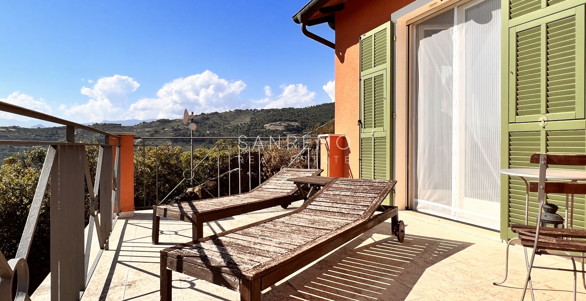 Maison magnifique sur la colline de Bordighera avec piscine