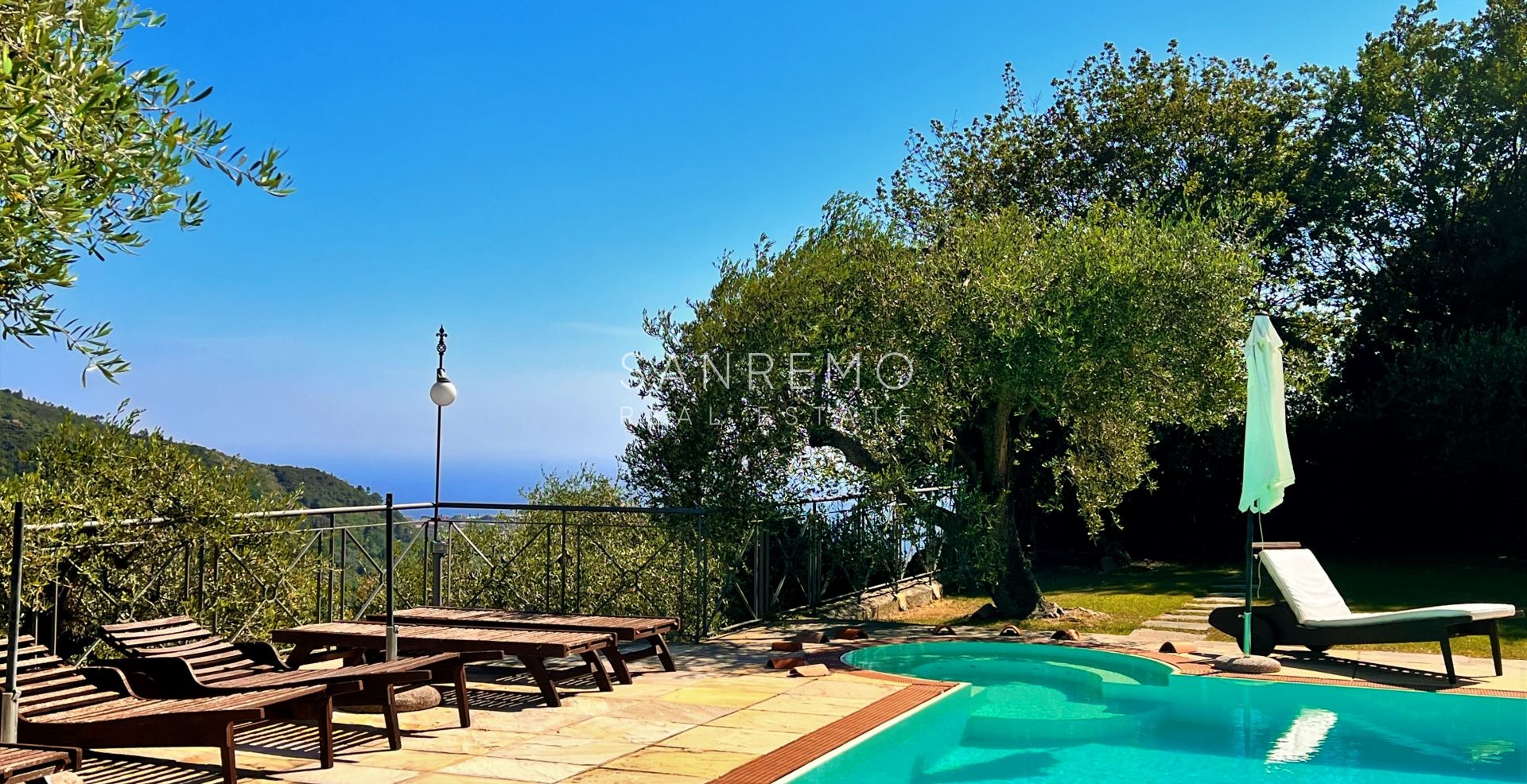 Maison magnifique sur la colline de Bordighera avec piscine